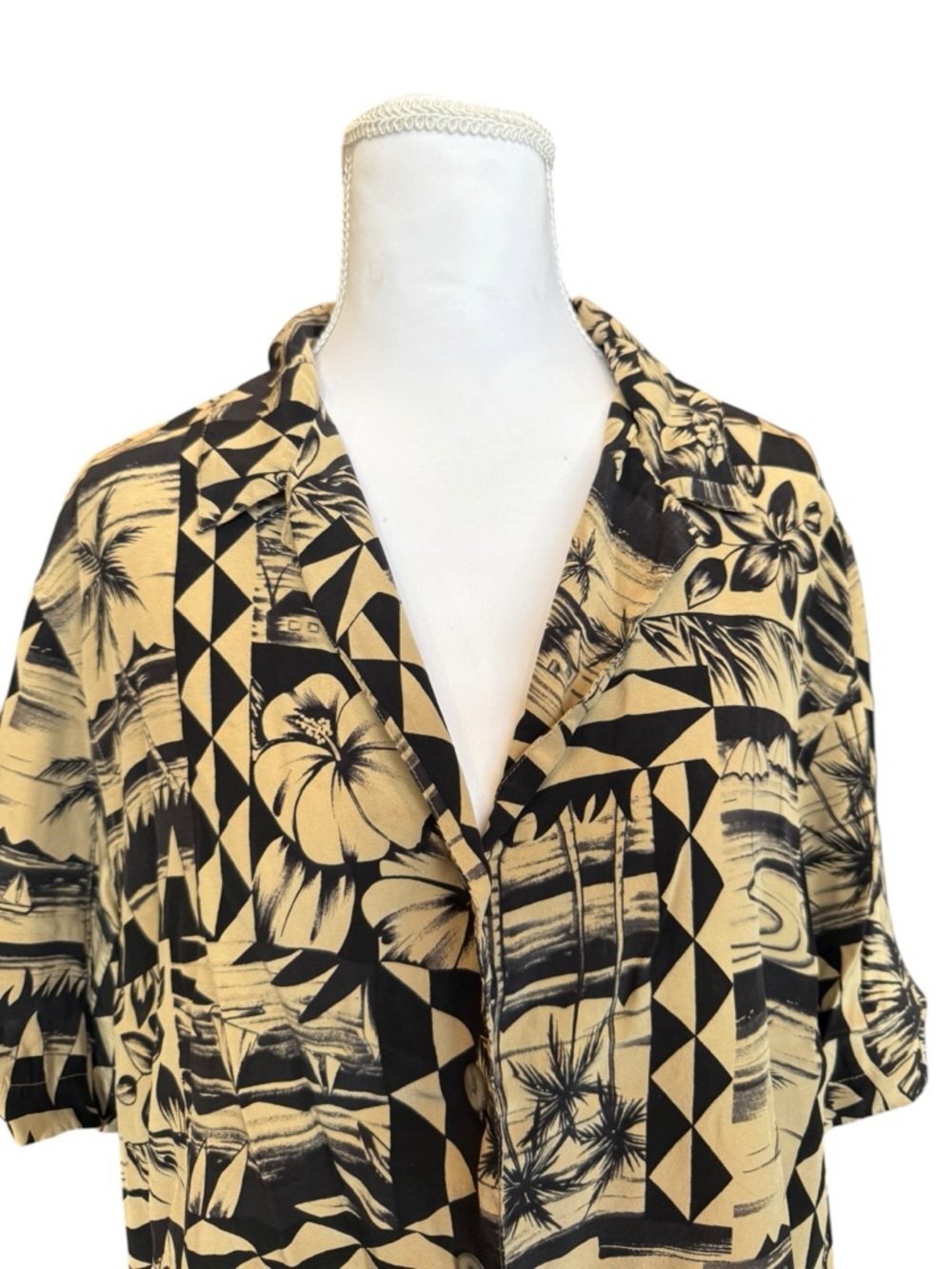 Chico’s 100% Silk Hawaiian Button Up Shirt Size Large Black Tan Tropical Print - Picture 5 of 9